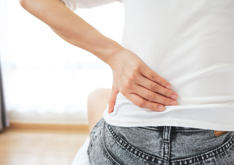 【保存版】デスクワークで腰痛が悪化する人の特徴5選と改善チェックリスト