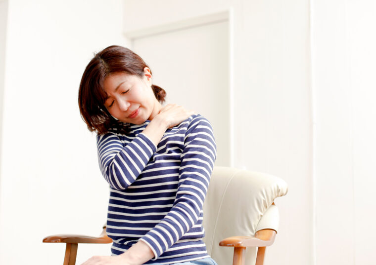 肩こりは自律神経の乱れが原因？整骨院の施術で症状を根本改善！