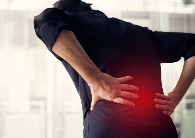 【緊急対応】ぎっくり腰になったら絶対NGな行動と正しい対処法とは？