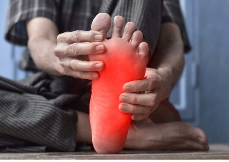 朝の一歩が痛いあなたへ｜そのかかとの痛み、足底筋膜炎のサインかもしれません